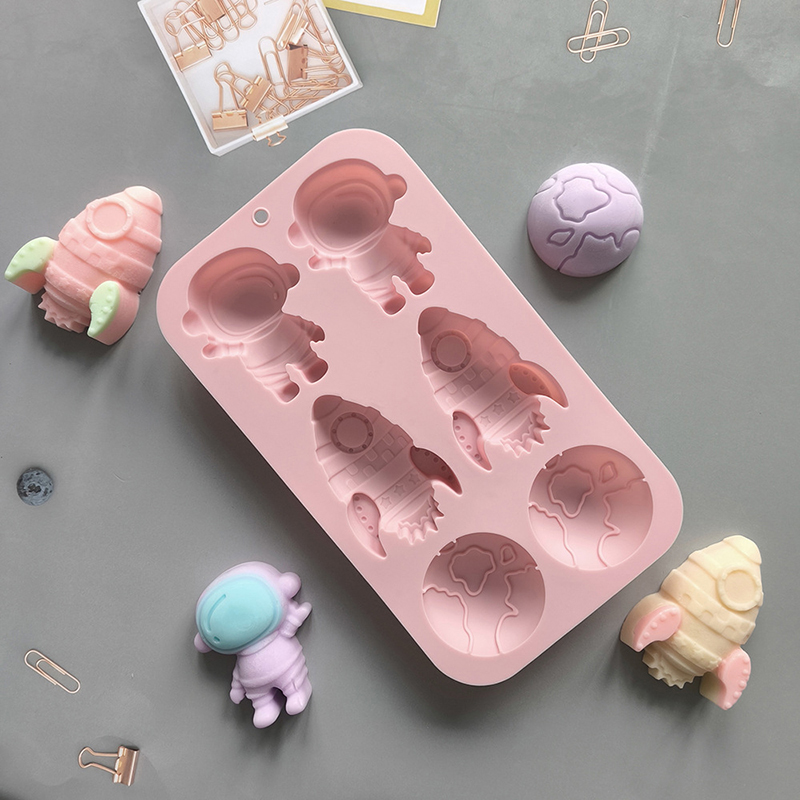 Candle Making Supplies For Beginners - 6-hole Cartoon Astronaut Rocket Shaped Silicone